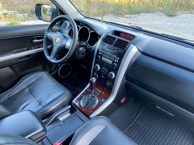 Suzuki Grand vitara 2.0i Бензин / Автоматик, снимка 10 - Автомобили и джипове - 51813434