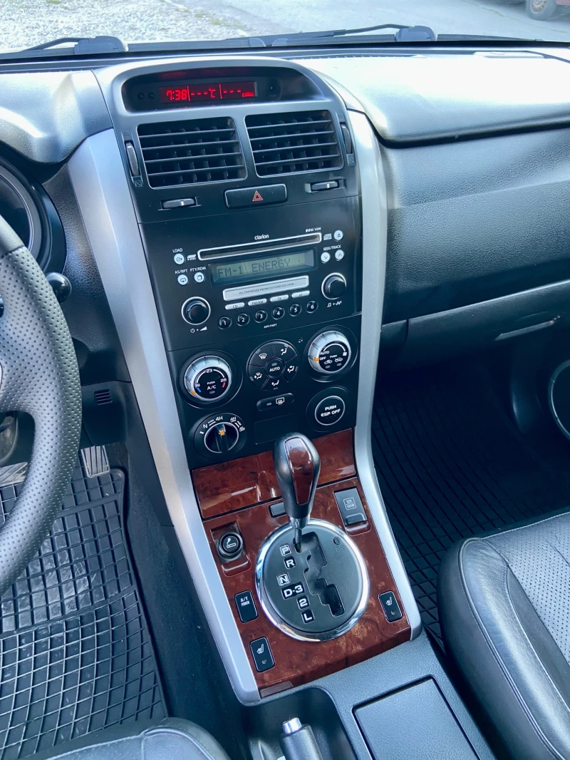 Suzuki Grand vitara 2.0i Бензин / Автоматик, снимка 11 - Автомобили и джипове - 51813434