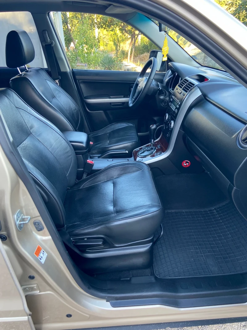 Suzuki Grand vitara 2.0i Бензин / Автоматик, снимка 9 - Автомобили и джипове - 51813434
