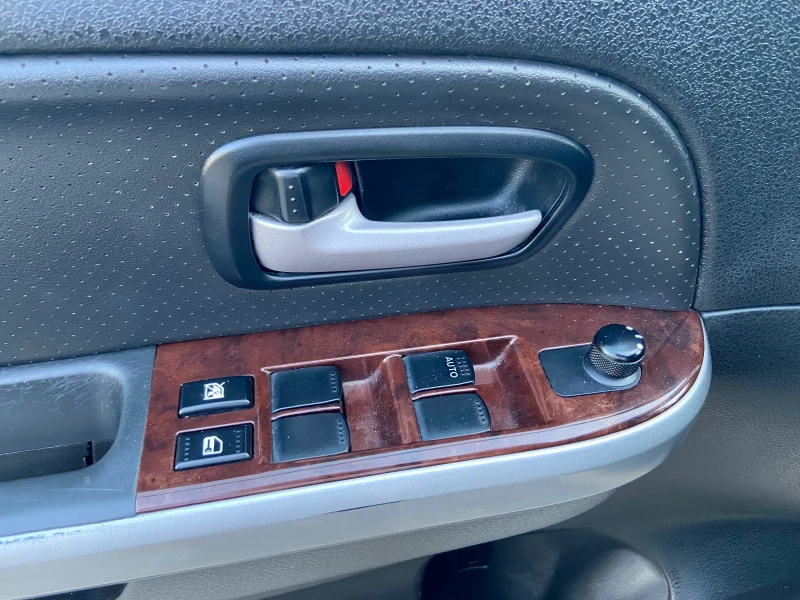 Suzuki Grand vitara 2.0i Бензин / Автоматик, снимка 15 - Автомобили и джипове - 51813434