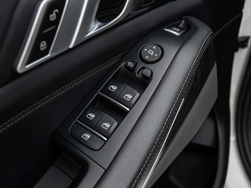 BMW X5 xDrive40i Mpack | HUD| AIR SUS| LASER| CARFAX, снимка 12 - Автомобили и джипове - 53354639