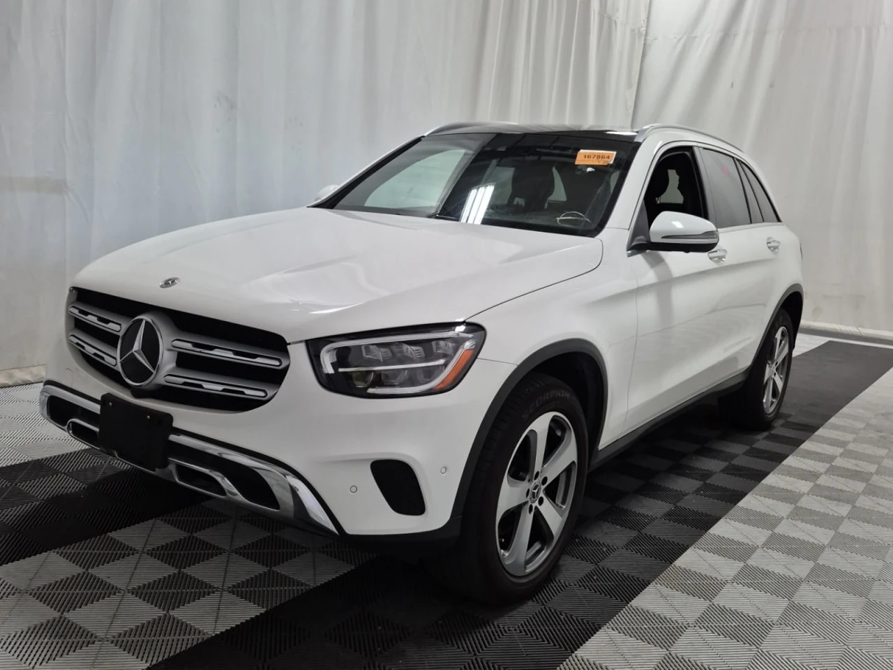 Mercedes-Benz GLC 300 * CARFAX * АВТО КРЕДИТ * ЦЕНА ДО БГ! - изображение 3