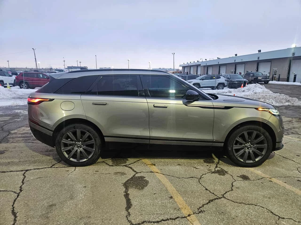 Land Rover Range Rover Velar * R Dynamic SE * CARFAX * ЦЕНА ДО БГ - изображение 3
