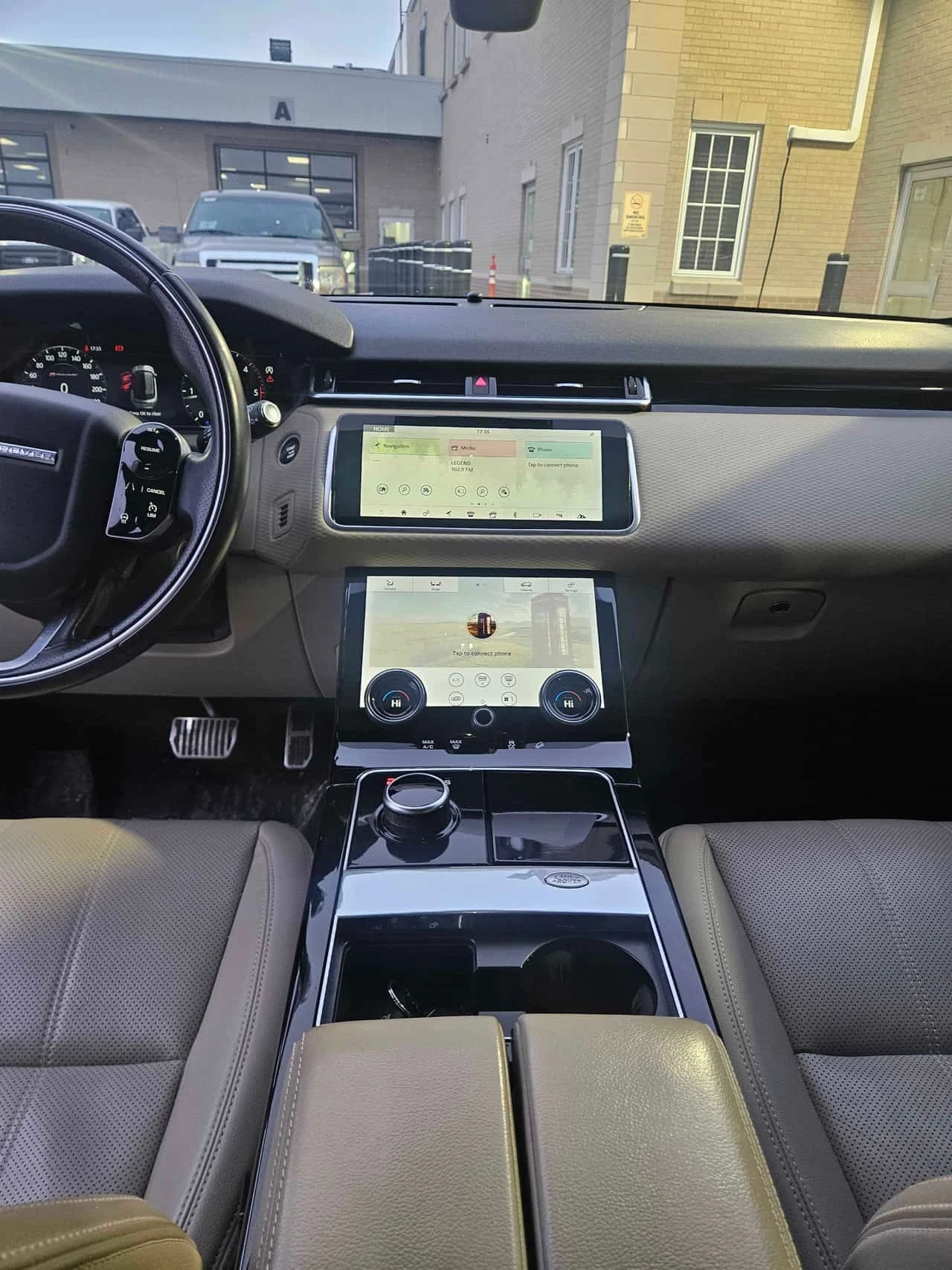 Land Rover Range Rover Velar * R Dynamic SE * CARFAX * ЦЕНА ДО БГ - изображение 8