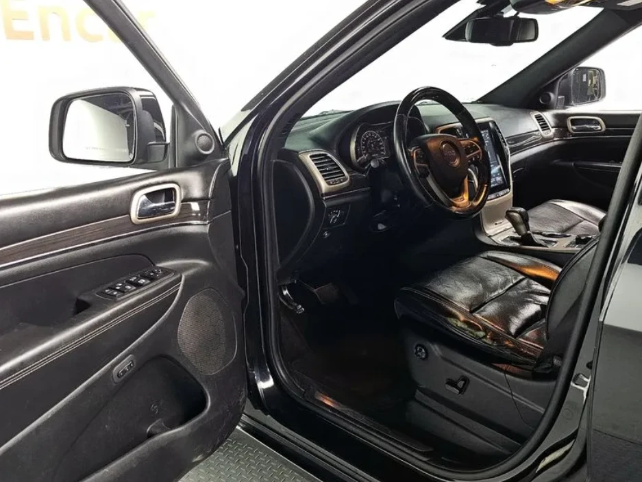 Jeep Grand cherokee 3.0 Diesel Overland WK2, снимка 11 - Автомобили и джипове - 54483839