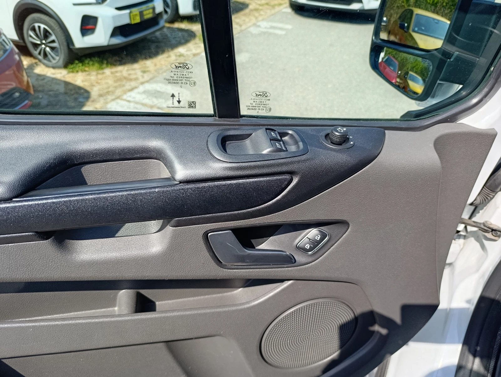 Ford Transit Custom 2.0 ТDCI 8+ 1 Закупен от БГ, снимка 12 - Бусове и автобуси - 55929295