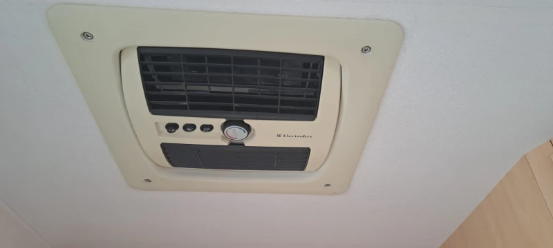 Каравана Chateau 460, снимка 5 - Каравани и кемпери - 50899661