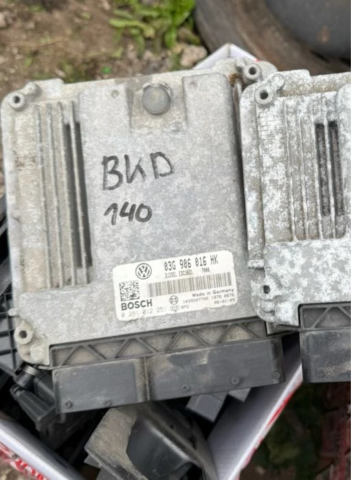 Компютър мотор двигател ECU 03g906016 hk 20 bkd Vw golf touran passat
