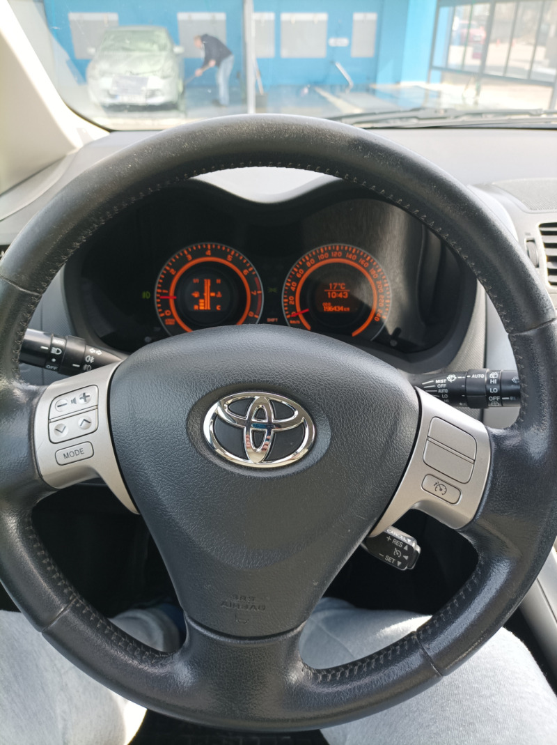 Toyota Auris, снимка 14 - Автомобили и джипове - 45870900