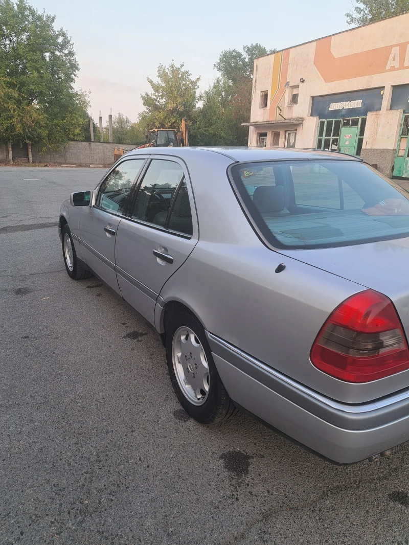 Mercedes-Benz C 220, снимка 4 - Автомобили и джипове - 47542042