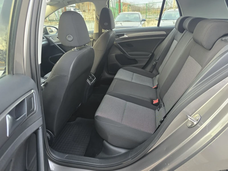 VW Golf 1.6 TDI 90 К.С. НАВИ / КЛИМА, снимка 10 - Автомобили и джипове - 49473422