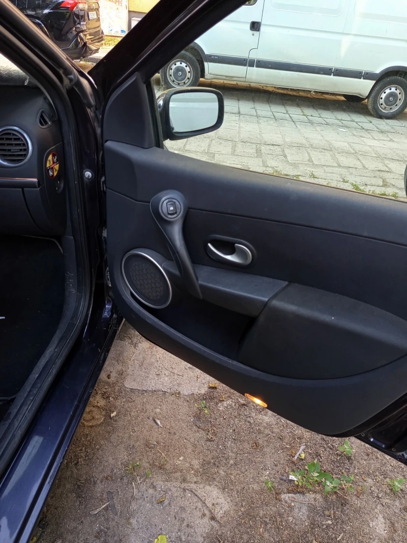 Renault Clio 2.0, снимка 9 - Автомобили и джипове - 52630162
