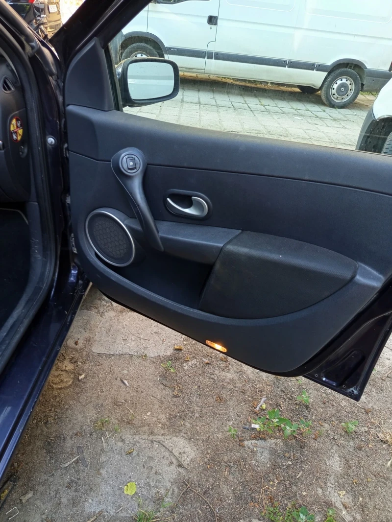 Renault Clio 2.0, снимка 12 - Автомобили и джипове - 52630162