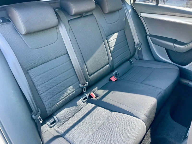 Skoda Octavia 1.8 TSi 4x4 Автоматик Навигация Швейцария, снимка 11 - Автомобили и джипове - 50650469
