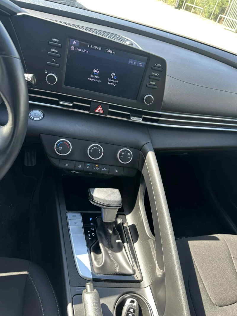 Hyundai Elantra, снимка 12 - Автомобили и джипове - 51539911