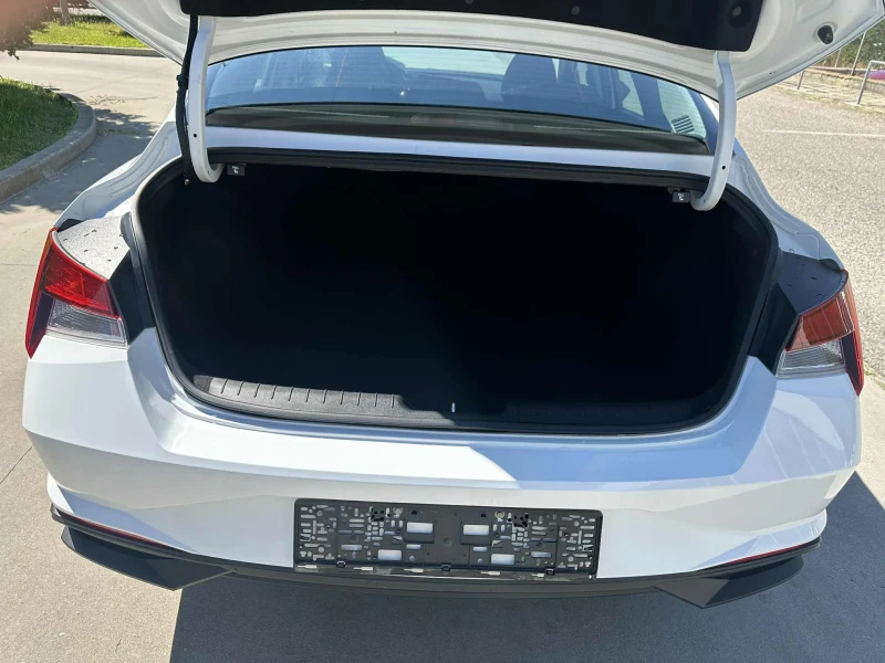 Hyundai Elantra, снимка 6 - Автомобили и джипове - 51539911