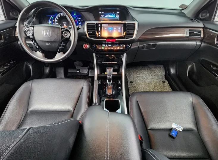 Honda Accord 2.0 Hybrid 9th Generation - изображение 6