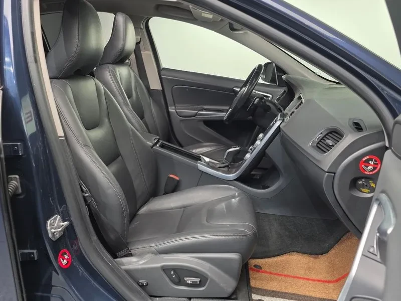 Volvo S60 1.6D, снимка 10 - Автомобили и джипове - 53792467