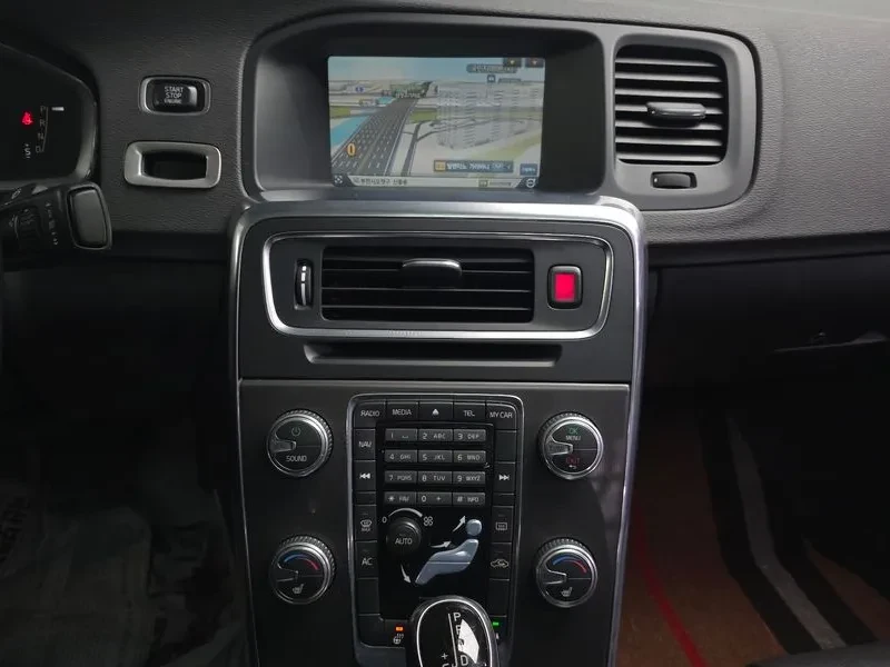 Volvo S60 1.6D, снимка 14 - Автомобили и джипове - 53792467