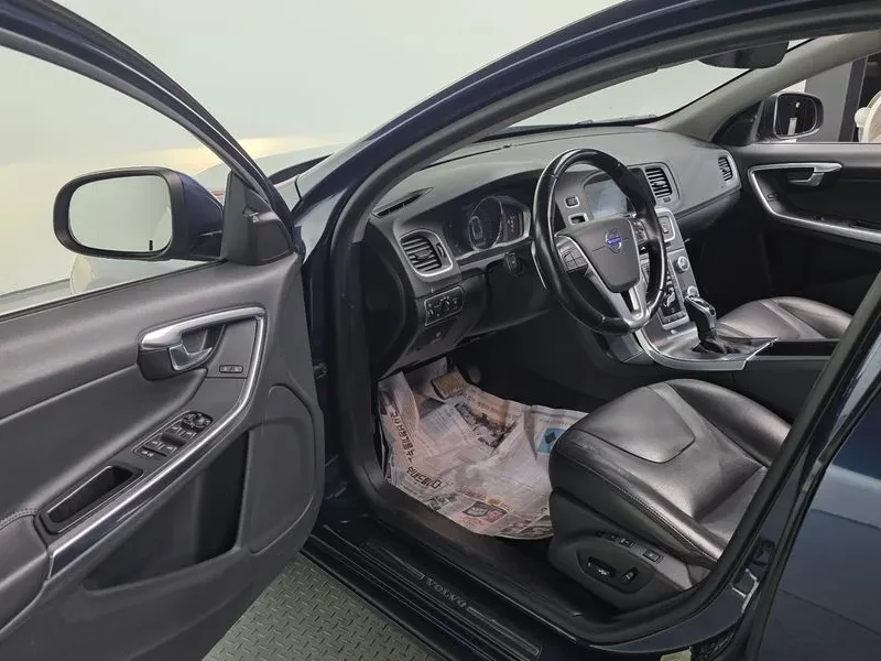 Volvo S60 1.6D, снимка 11 - Автомобили и джипове - 53792467