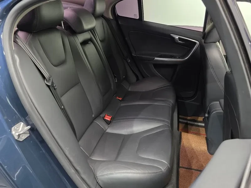 Volvo S60 1.6D, снимка 12 - Автомобили и джипове - 53792467