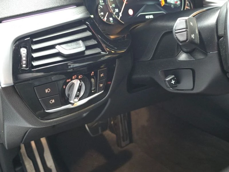 BMW 520 520d M Sport package| 187к.с., снимка 14 - Автомобили и джипове - 55804020