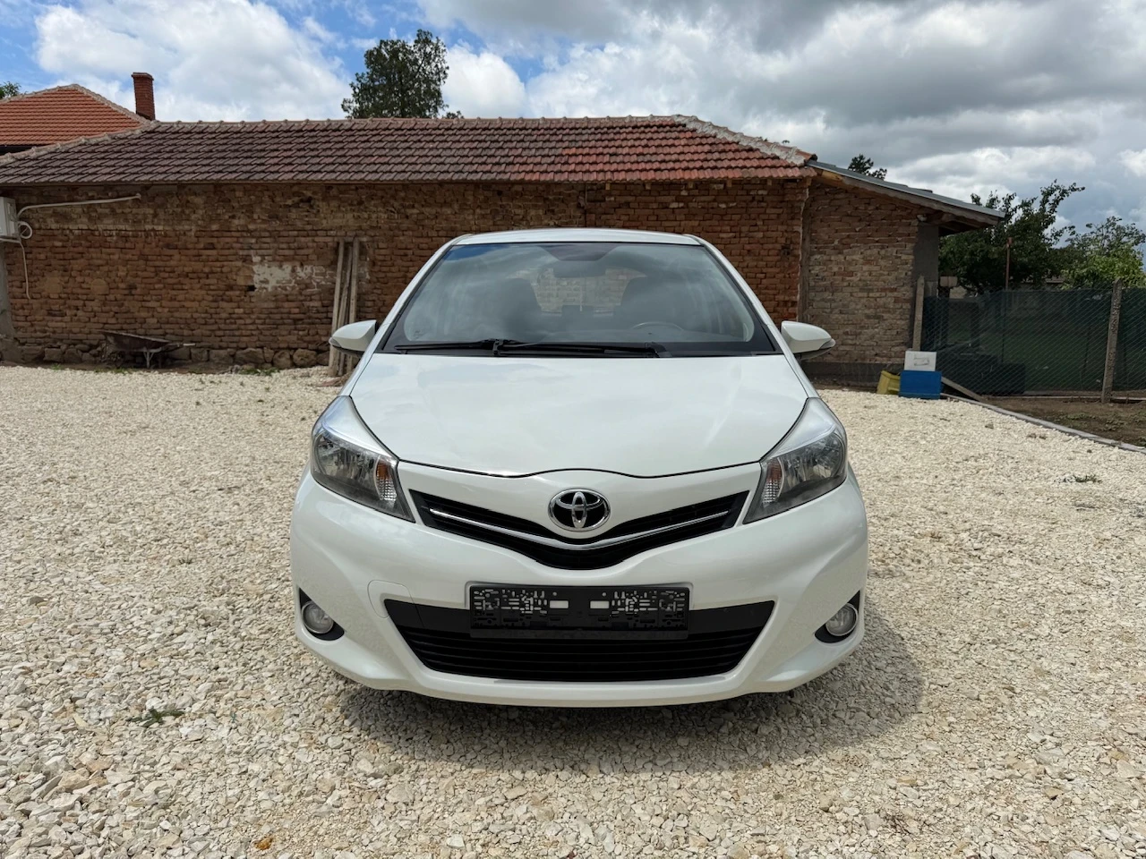 Toyota Yaris 1.33i Sport/ Бяла перла - изображение 8