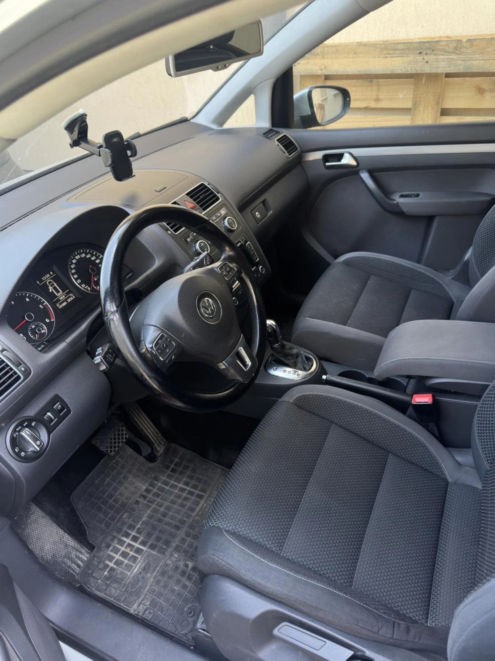 VW Touran 2, 0 TDI - изображение 6