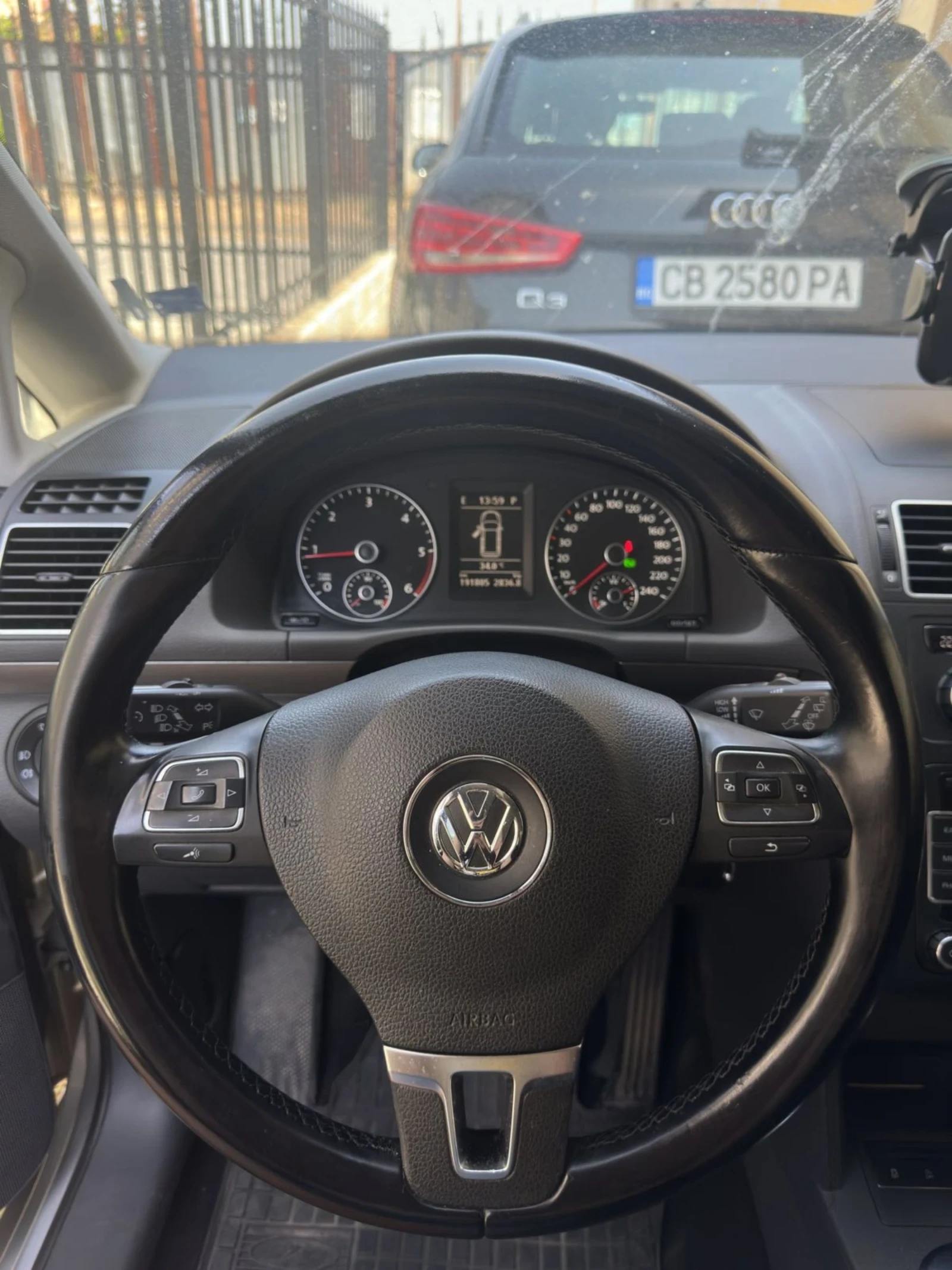 VW Touran 2, 0 TDI - изображение 4