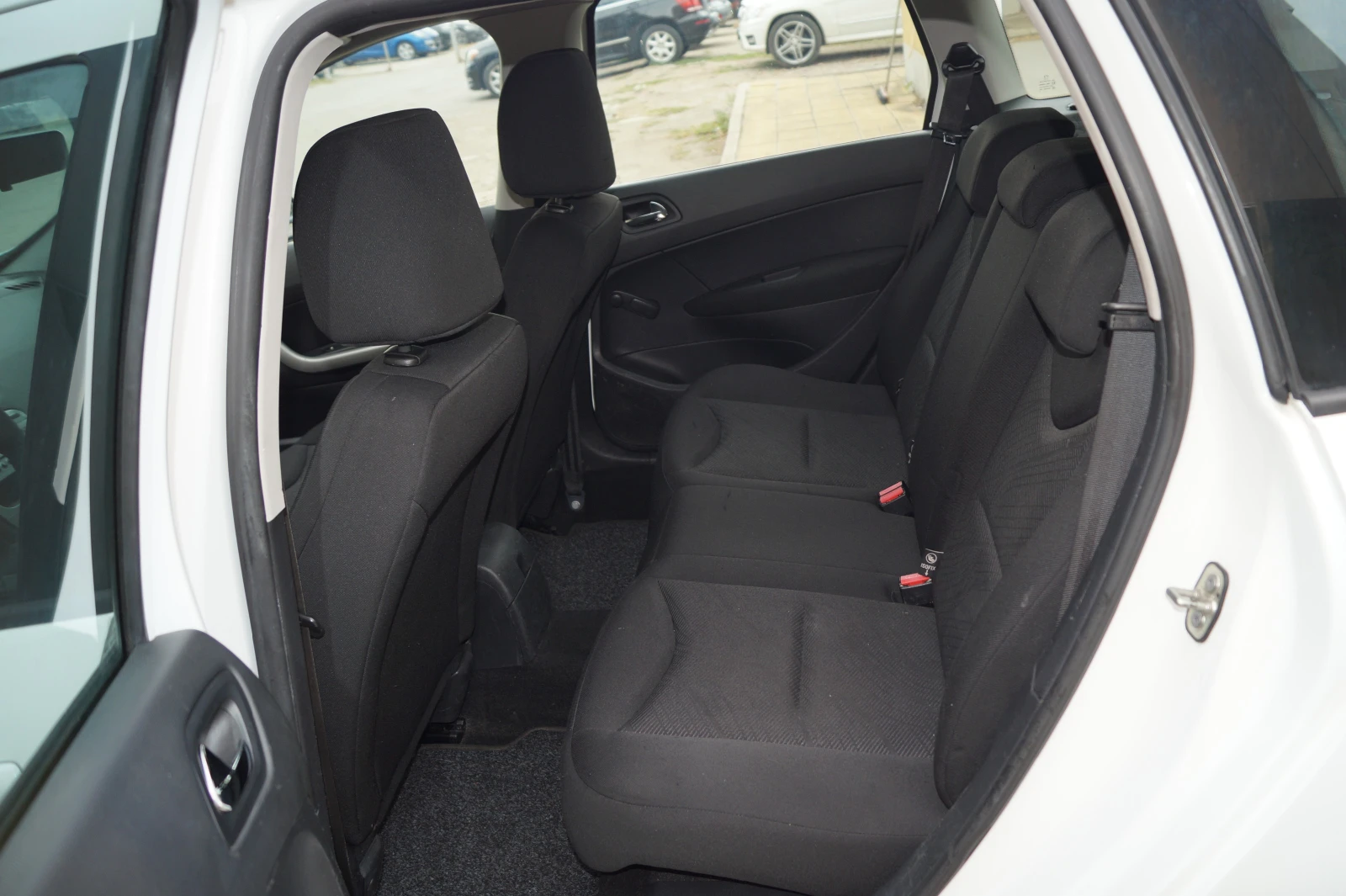 Peugeot 308 SW - изображение 10