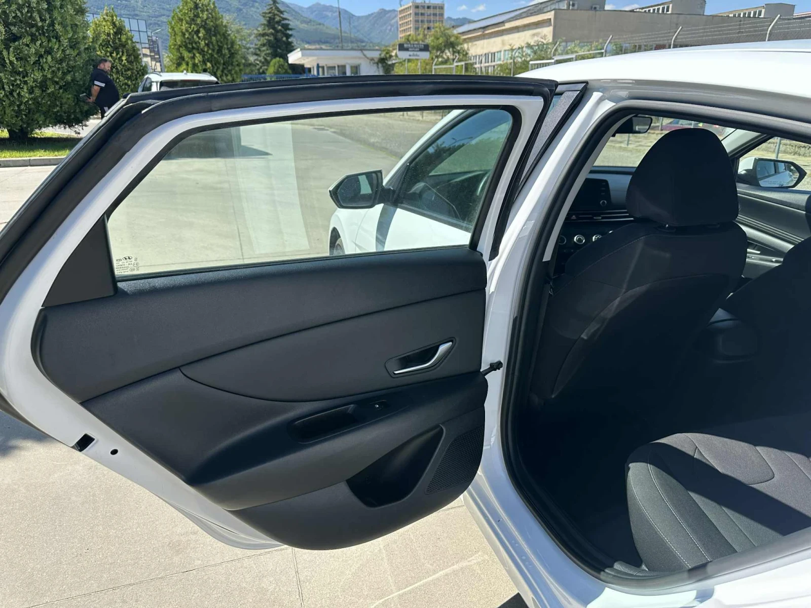 Hyundai Elantra | Mobile.bg   13