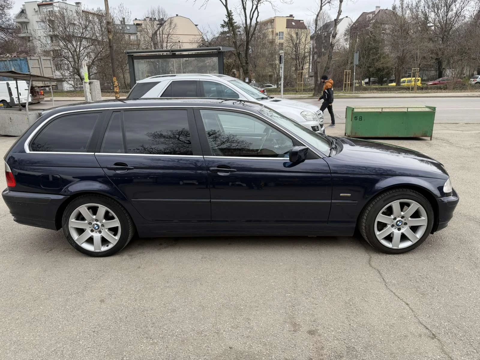 BMW 330, снимка 11 - Автомобили и джипове - 53890235