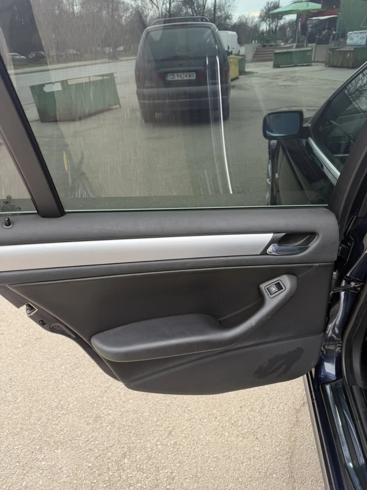 BMW 330, снимка 15 - Автомобили и джипове - 53890235