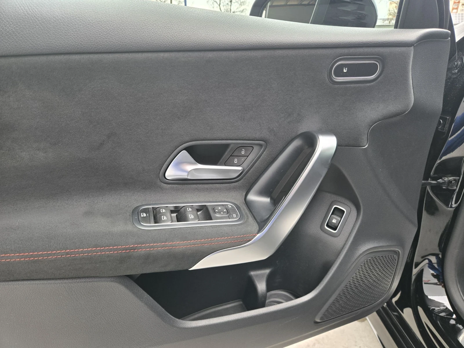 Mercedes-Benz A 250 AMG Plug-in хибрид, снимка 8 - Автомобили и джипове - 54030222