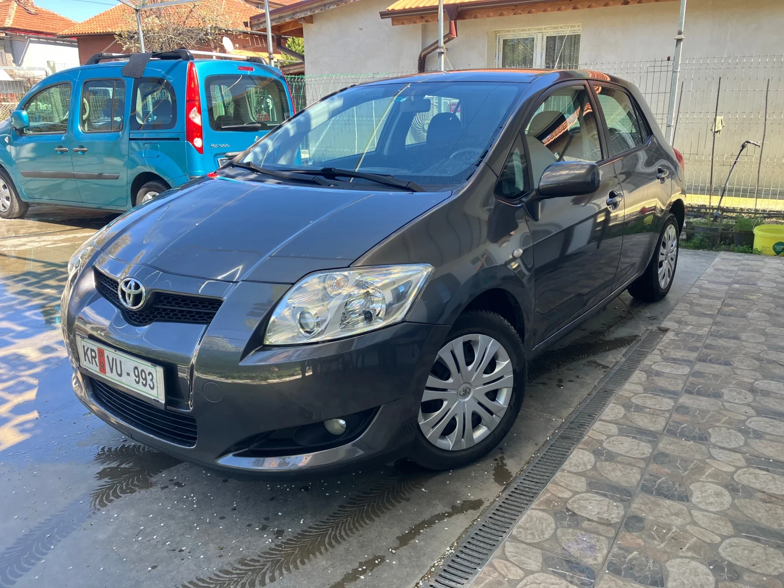 Toyota Auris 1.6/Отличен