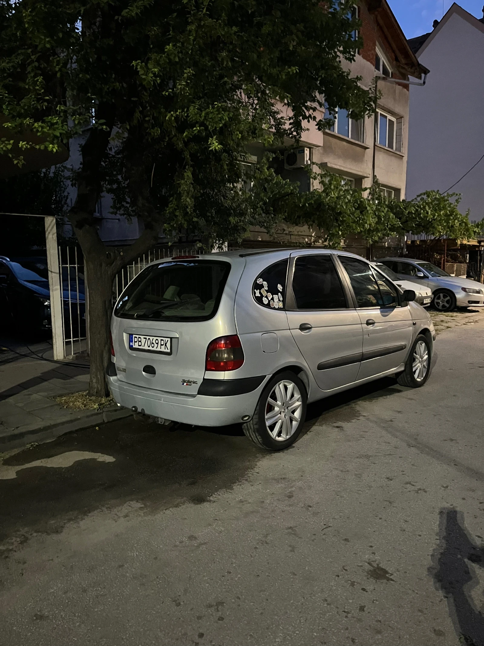 Renault Scenic, снимка 6 - Автомобили и джипове - 54392609