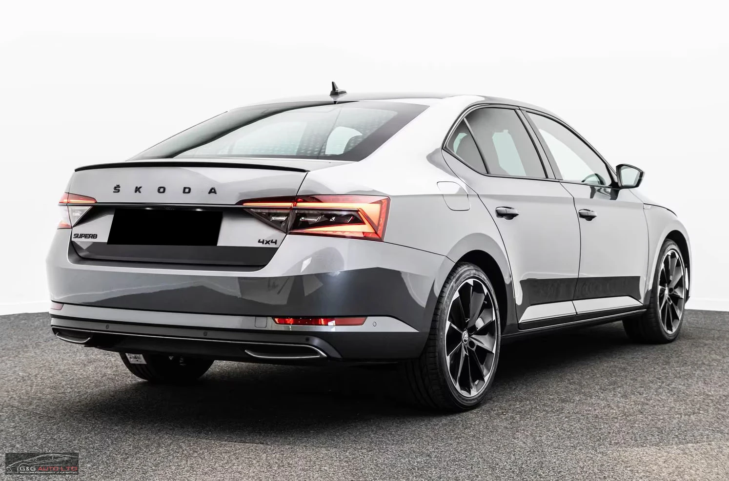 Skoda Superb 2.0/200HP/SPORTLINE/4X4/PANO/ACC/KLESS/360/576z, снимка 8 - Автомобили и джипове - 55223185