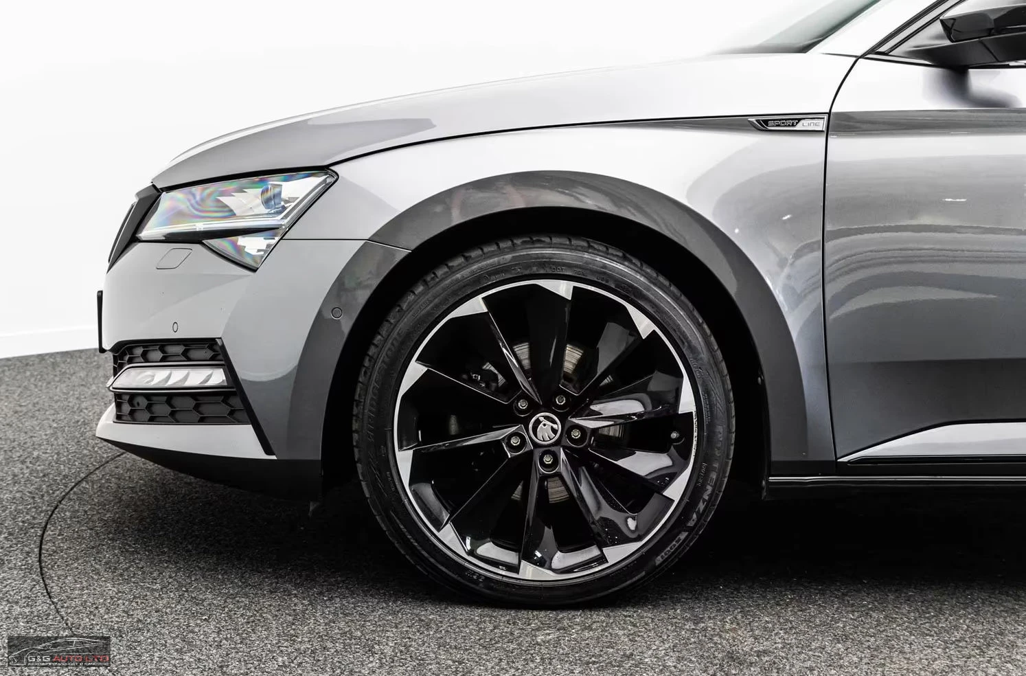Skoda Superb 2.0/200HP/SPORTLINE/4X4/PANO/ACC/KLESS/360/576z, снимка 4 - Автомобили и джипове - 55223185