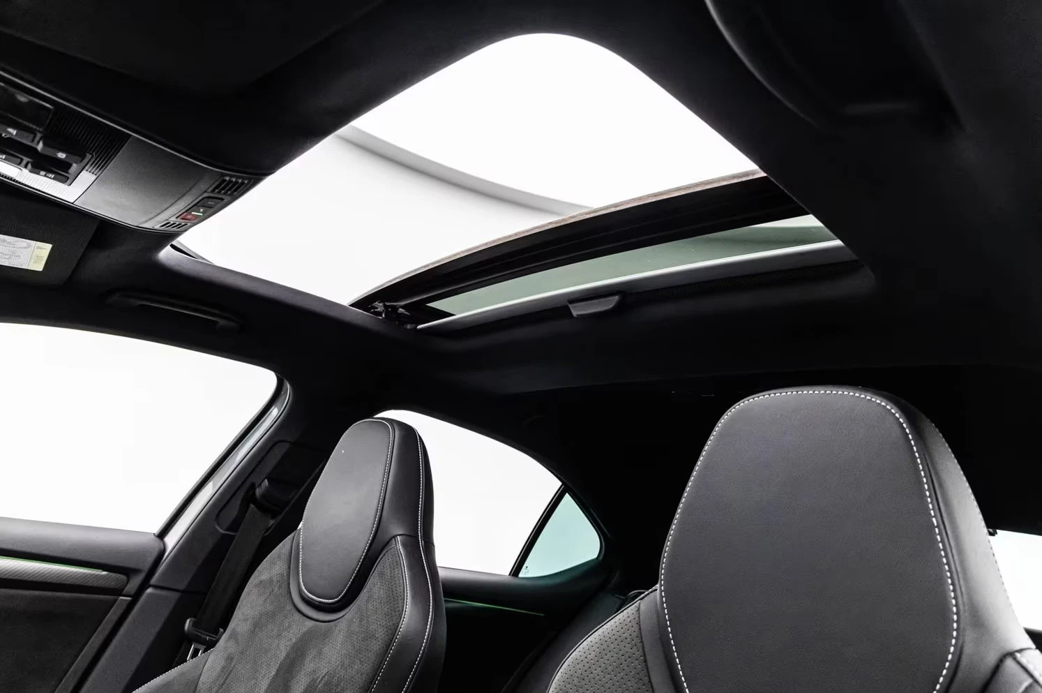 Skoda Superb 2.0/200HP/SPORTLINE/4X4/PANO/ACC/KLESS/360/576z, снимка 12 - Автомобили и джипове - 55223185