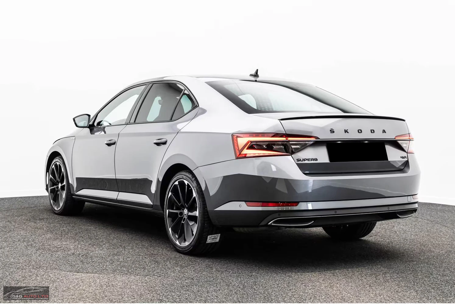 Skoda Superb 2.0/200HP/SPORTLINE/4X4/PANO/ACC/KLESS/360/576z, снимка 5 - Автомобили и джипове - 55223185