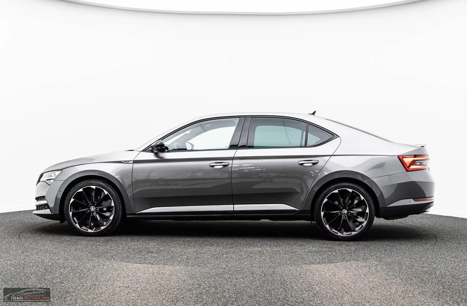 Skoda Superb 2.0/200HP/SPORTLINE/4X4/PANO/ACC/KLESS/360/576z, снимка 3 - Автомобили и джипове - 55223185