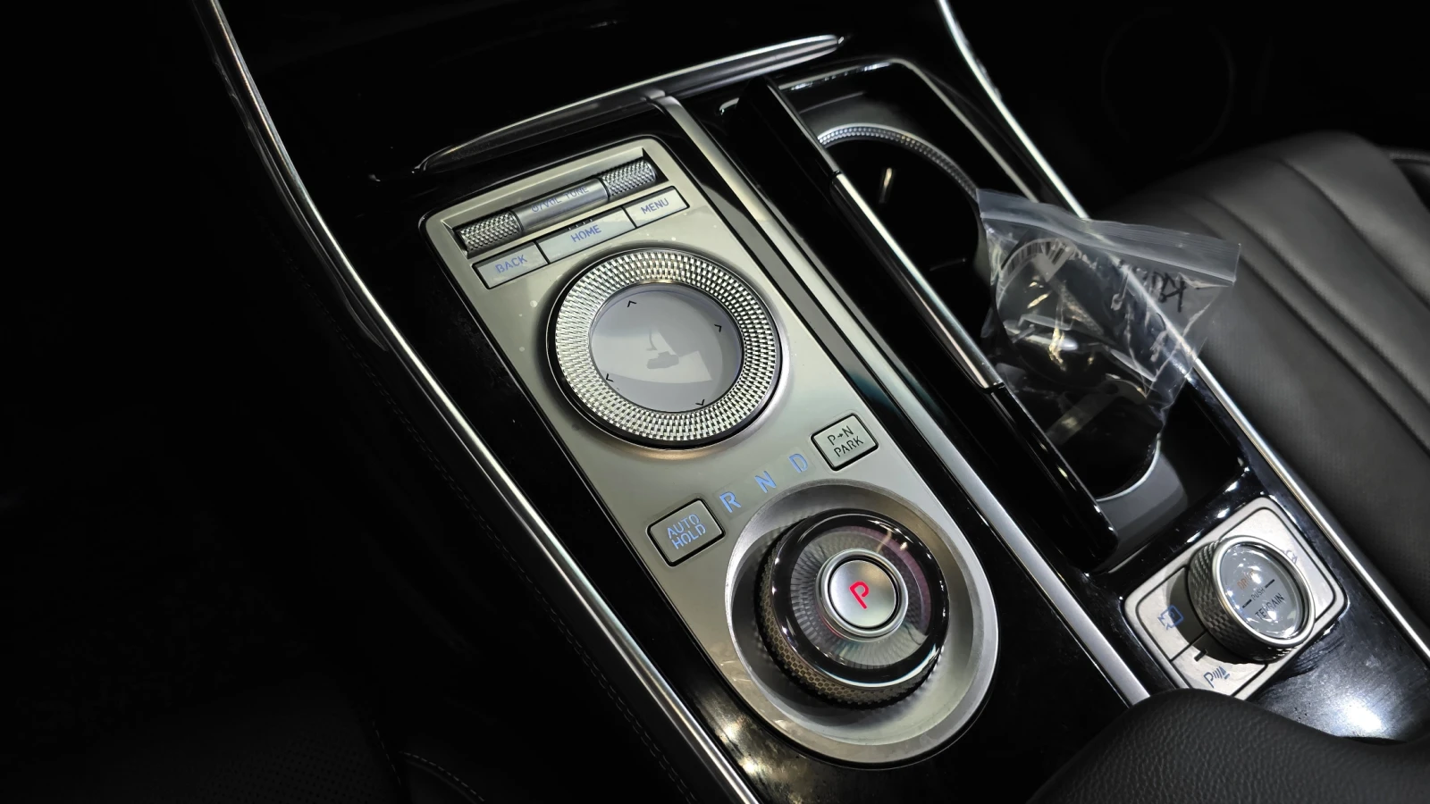 Genesis GV80 2.5* BLIND SPOT* ЕЛ. БАГАЖНИК* 360* КРАЙНА ЦЕНА, снимка 9 - Автомобили и джипове - 55302259