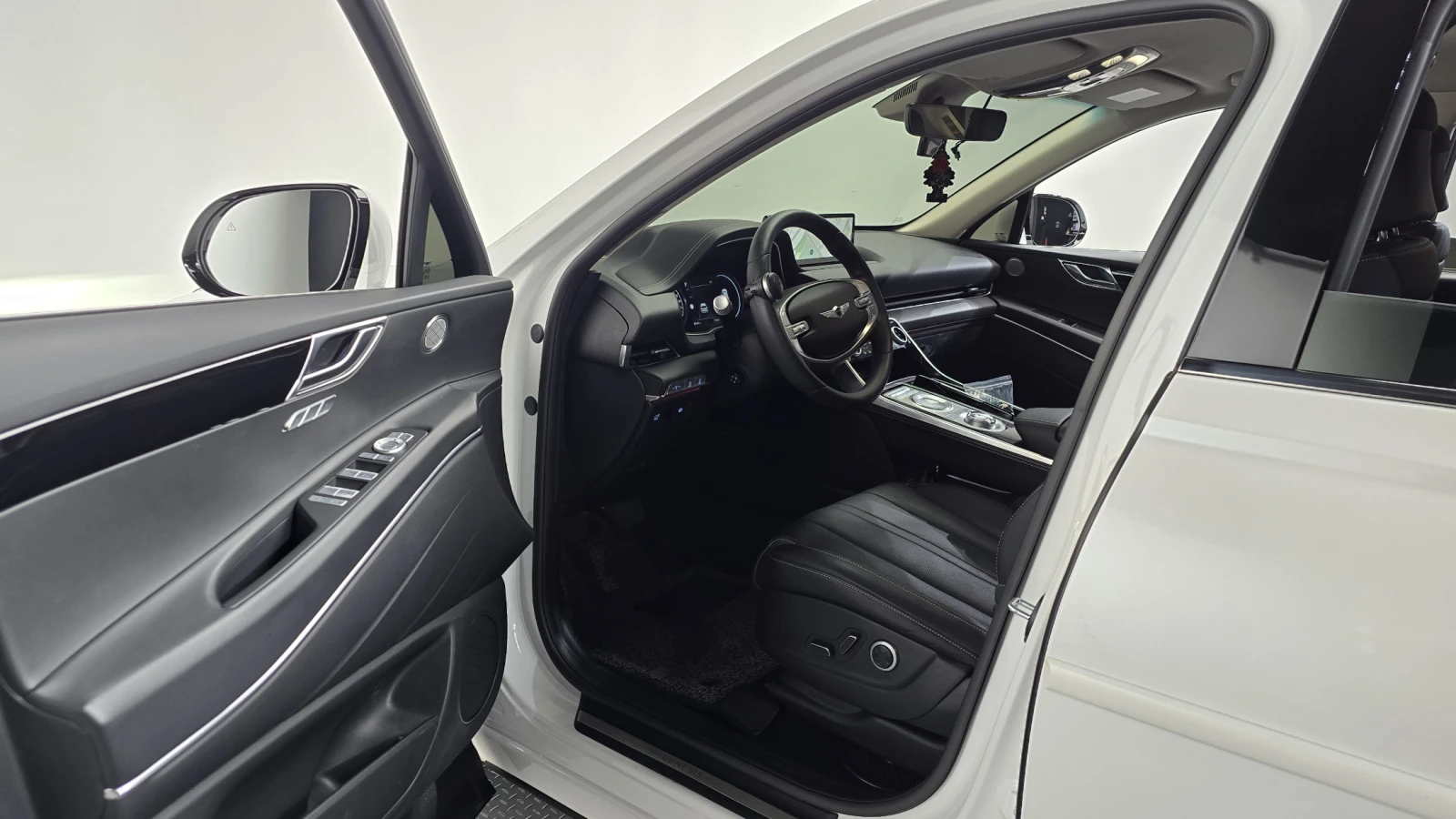 Genesis GV80 2.5* BLIND SPOT* ЕЛ. БАГАЖНИК* 360* КРАЙНА ЦЕНА, снимка 10 - Автомобили и джипове - 55302259