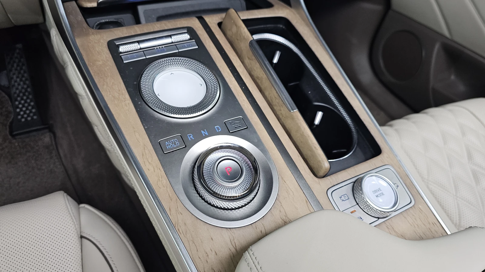 Genesis GV80 2.5* BLIND SPOT* ЕЛ. БАГАЖНИК* ЛЮК* КРАЙНА ЦЕНА, снимка 9 - Автомобили и джипове - 55302259