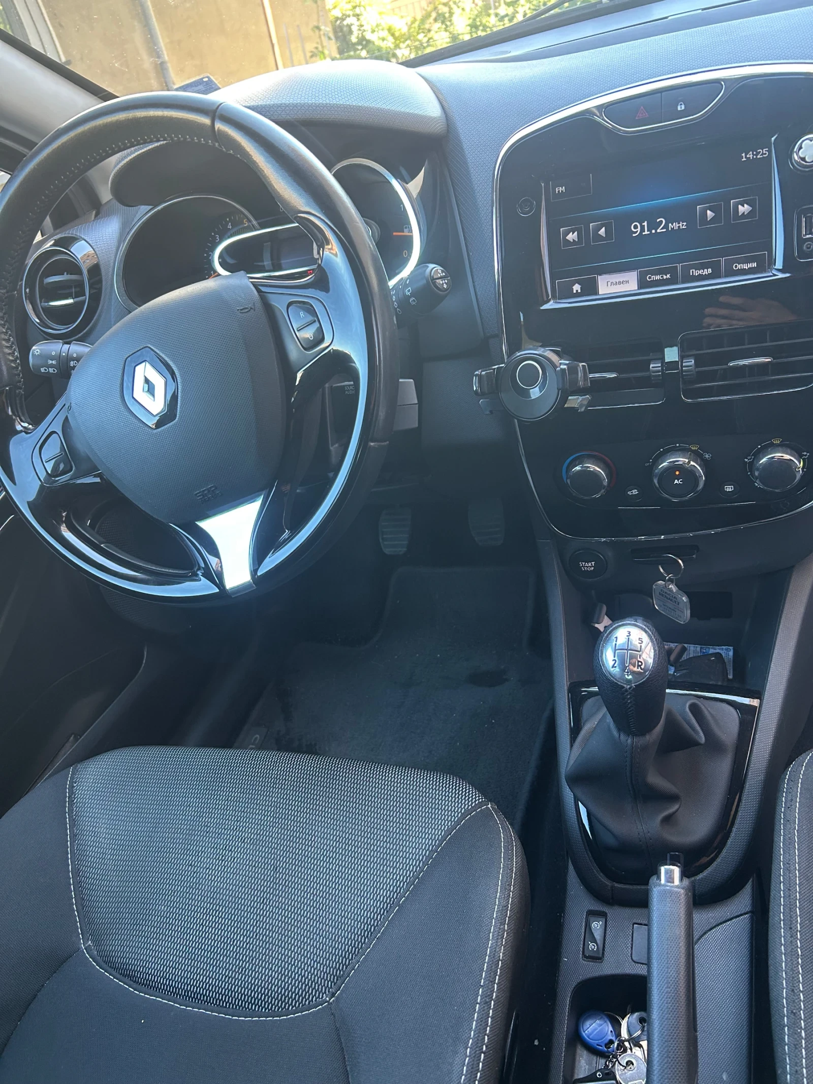Renault Clio, снимка 12 - Автомобили и джипове - 55770965