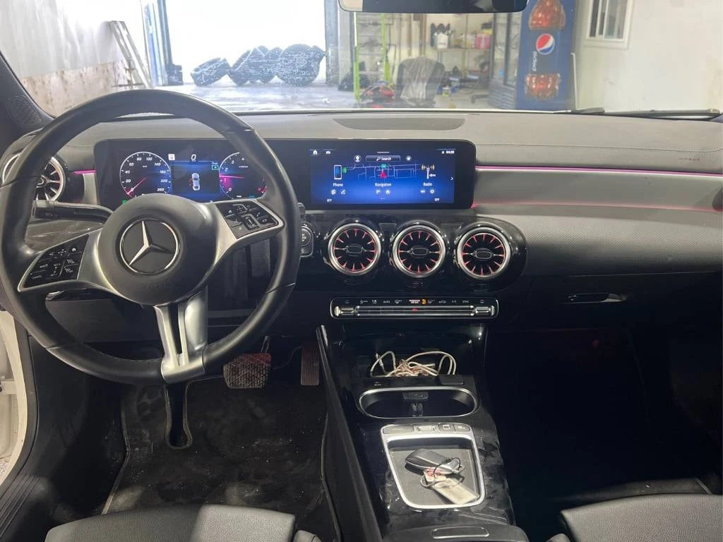 Mercedes-Benz CLA 250 4MATIC | CARFAX | АВТОКРЕДИТ БЕЗ ПЪРВОНАЧАЛНА, снимка 11 - Автомобили и джипове - 56060160