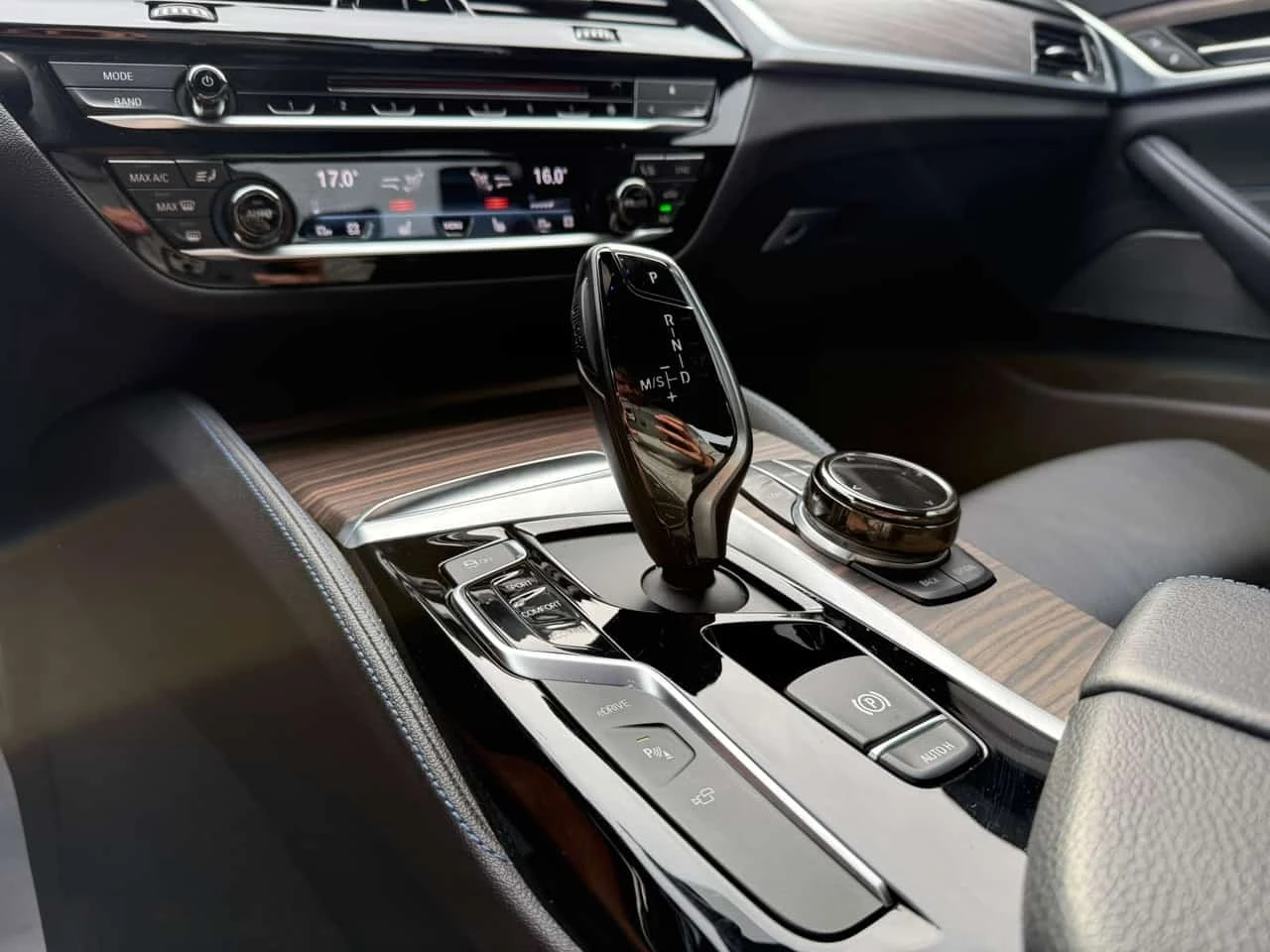 BMW 530E * xDrive iPerformance* АВТОКРЕДИТ* , снимка 11 - Автомобили и джипове - 56171895
