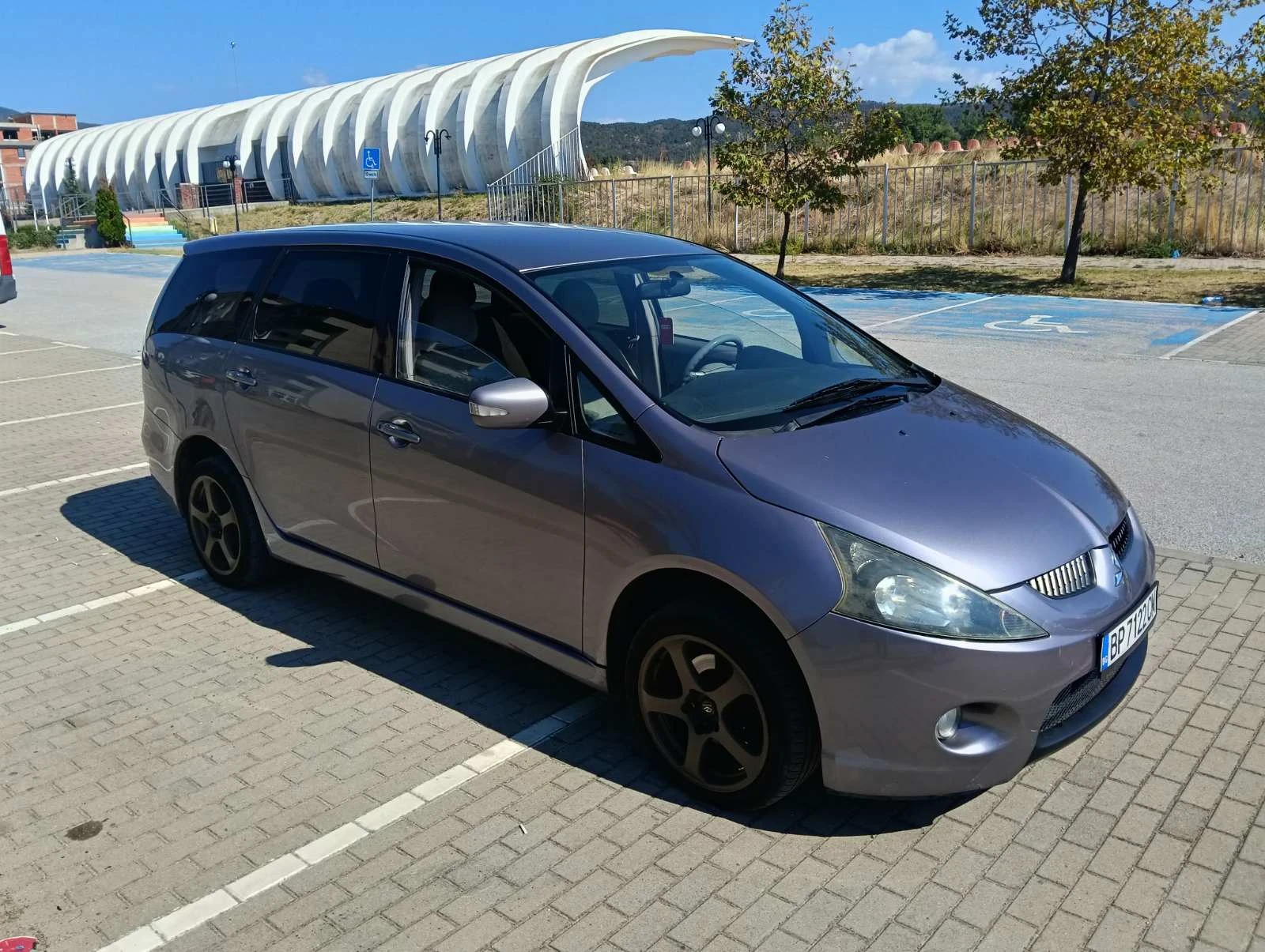 Mitsubishi Grandis 2.4 с ГАЗ