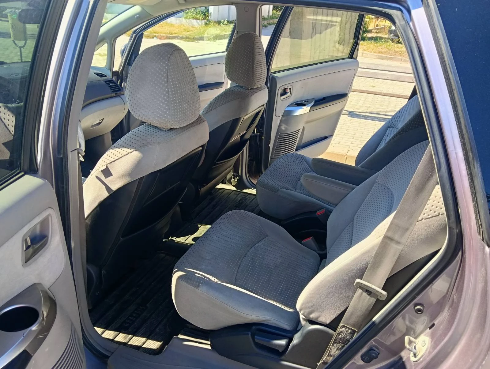 Mitsubishi Grandis 2.4 с ГАЗ, снимка 15 - Автомобили и джипове - 56201902