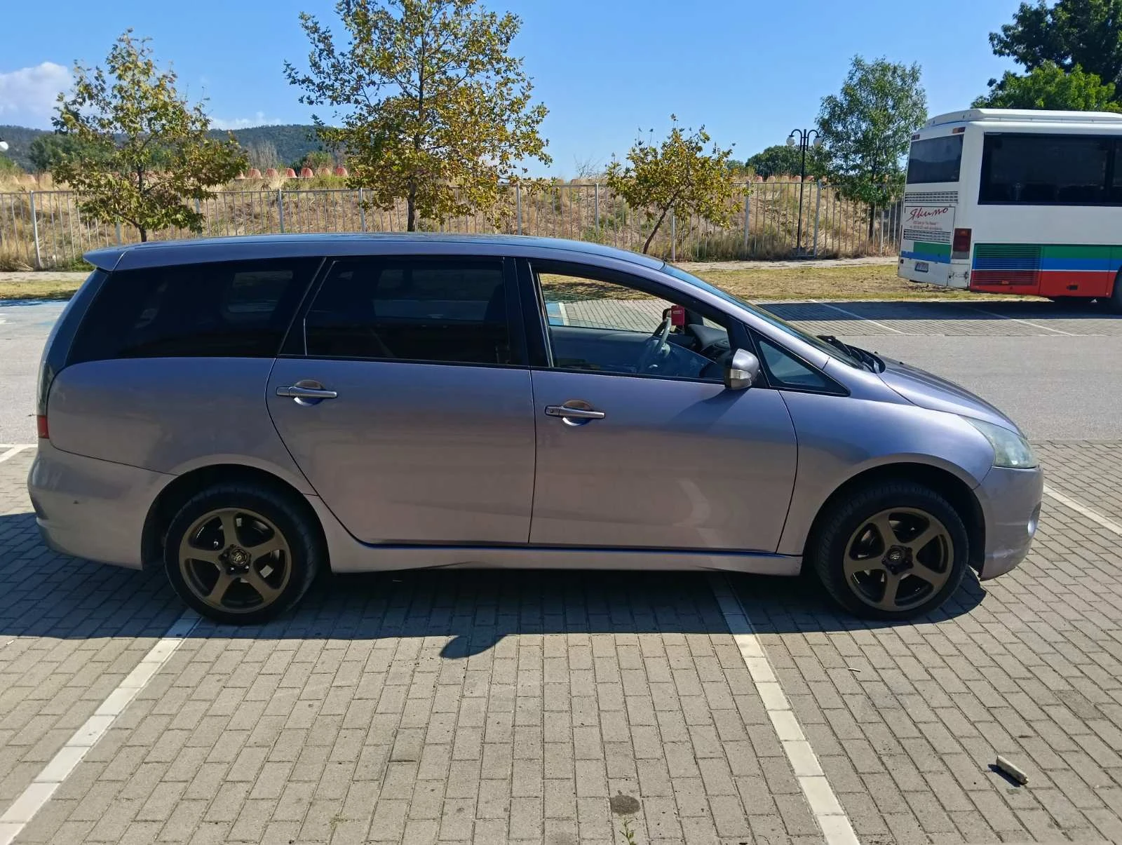 Mitsubishi Grandis 2.4 с ГАЗ, снимка 2 - Автомобили и джипове - 56201902